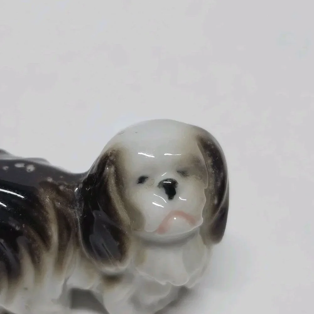 Vintage pekinese dog